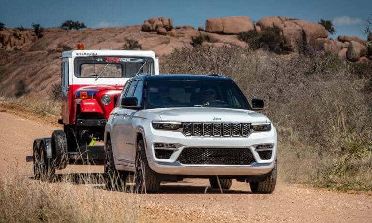 Jeep Grand Cherokee Towing in Desert
