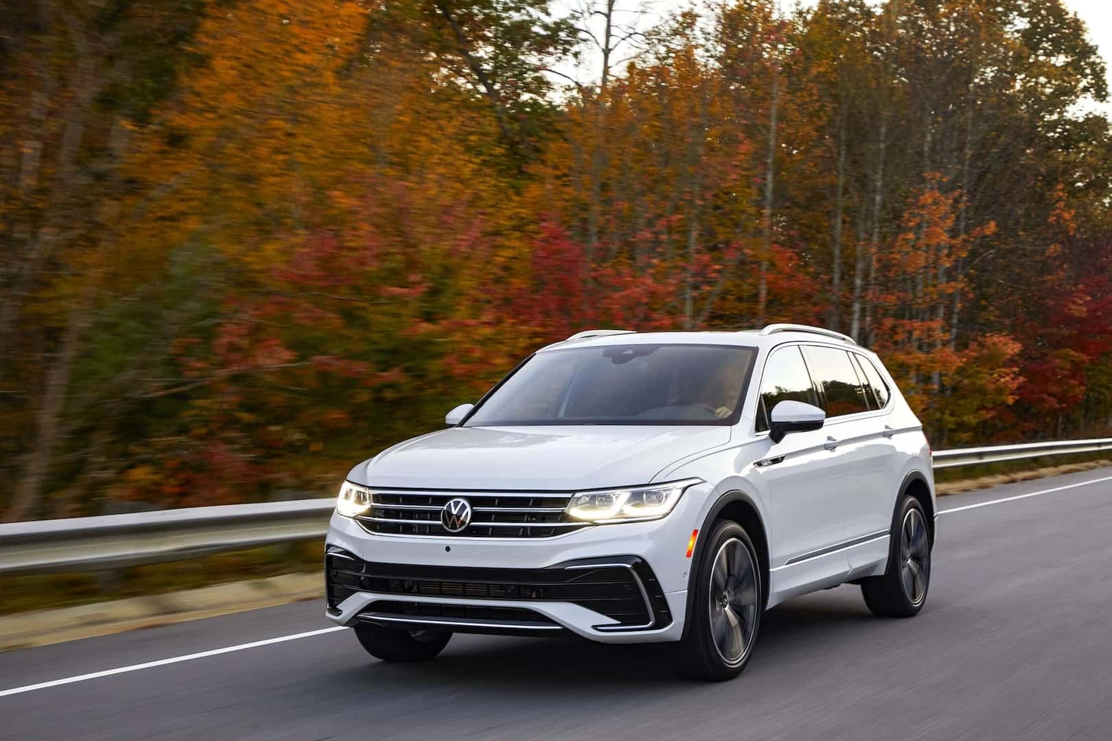 2024 Volkswagen Tiguan white SUV