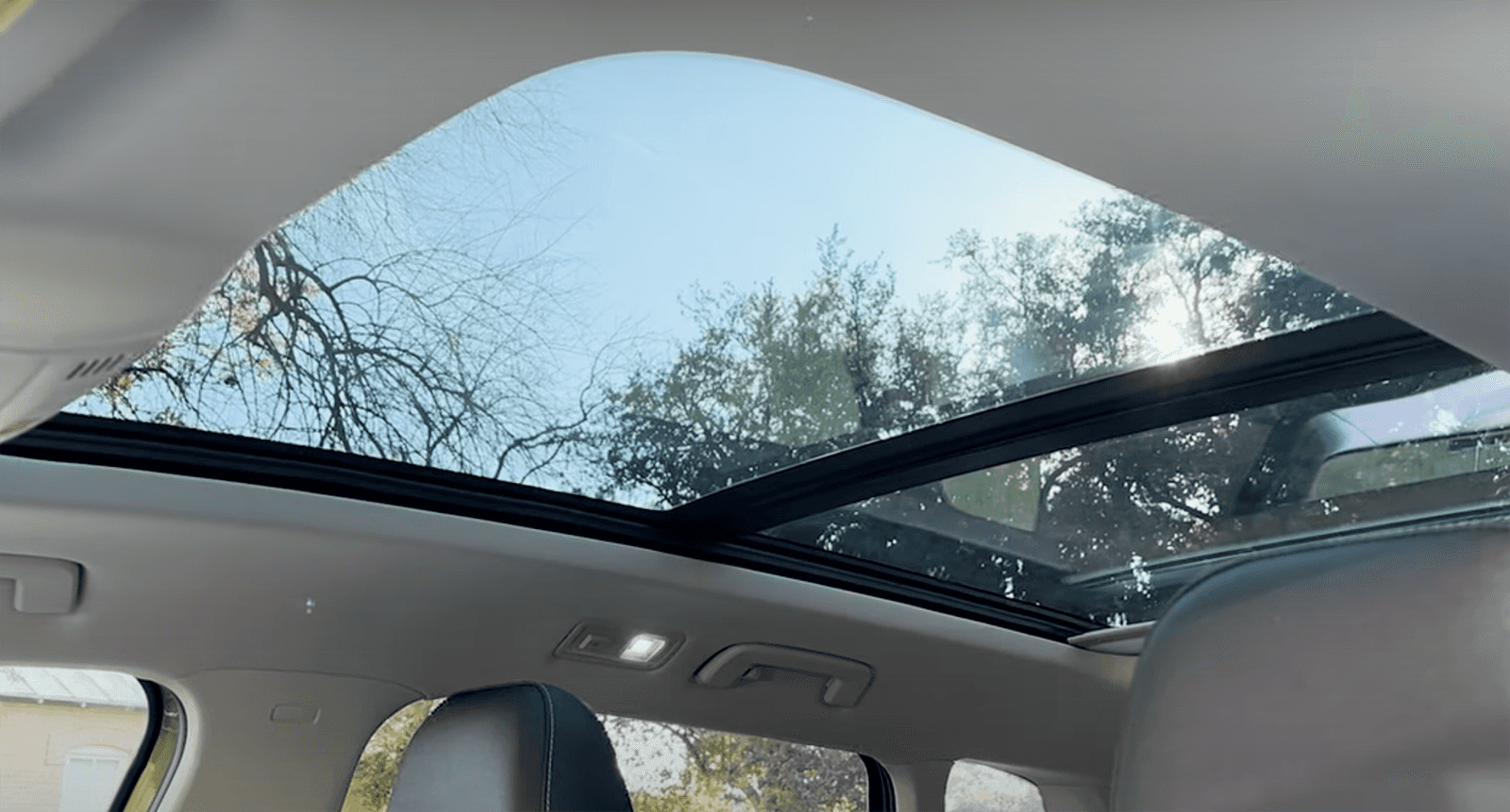 2025 Volkswagen Taos interior sunroof