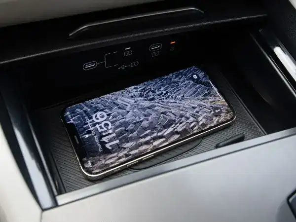 kia Sportage hybrid smartphone