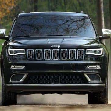 2019 Jeep Grand Cherokee Off-Roading Front End View