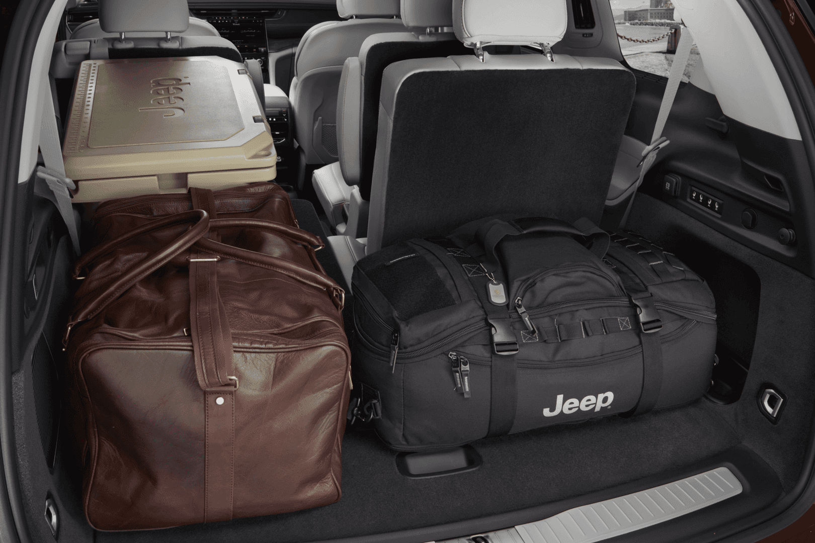 2021 Jeep Grand Cherokee Overland Interior Cargo Space