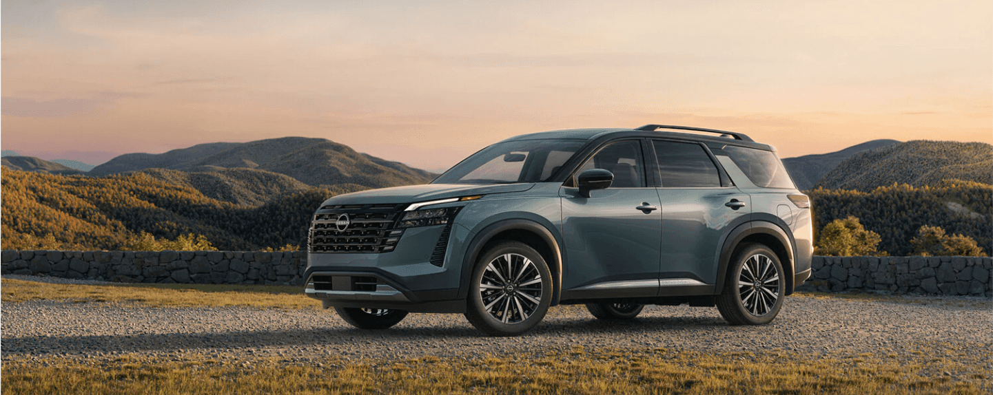 Side profile of the 2026 Nissan Pathfinder with hills in the background