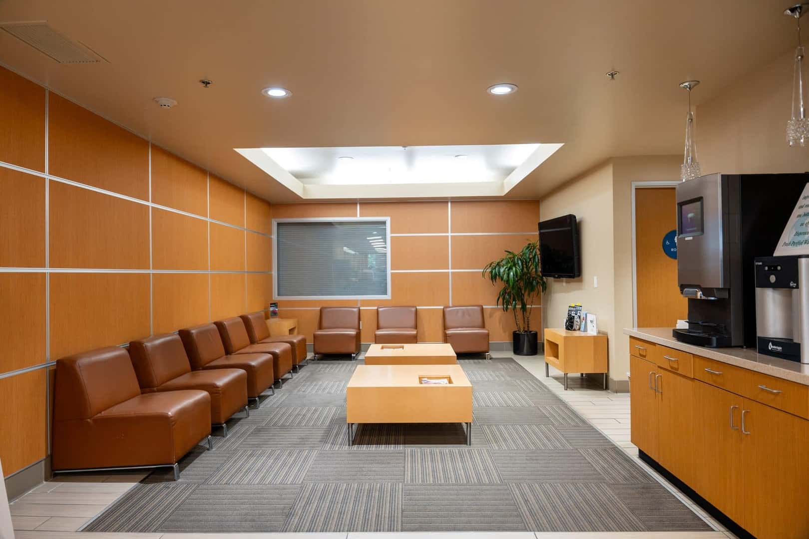 The customer waiting lounge at Elk Grove Acura