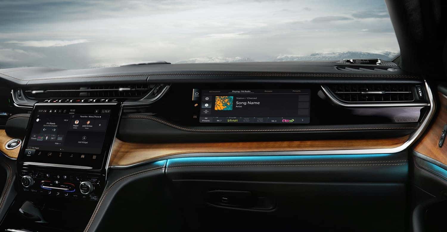 2024 Jeep Grand Cherokee & 4xe Passenger Screen