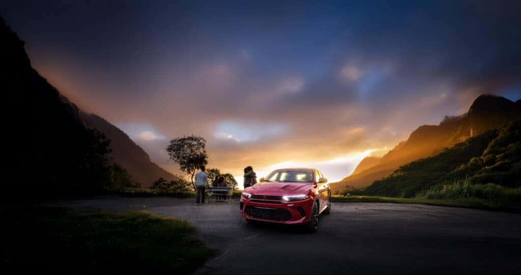 2025-Dodge-Hornet-parked-on-a-mountain-overlook-with-a-group-of-friends-enjoying-the-view