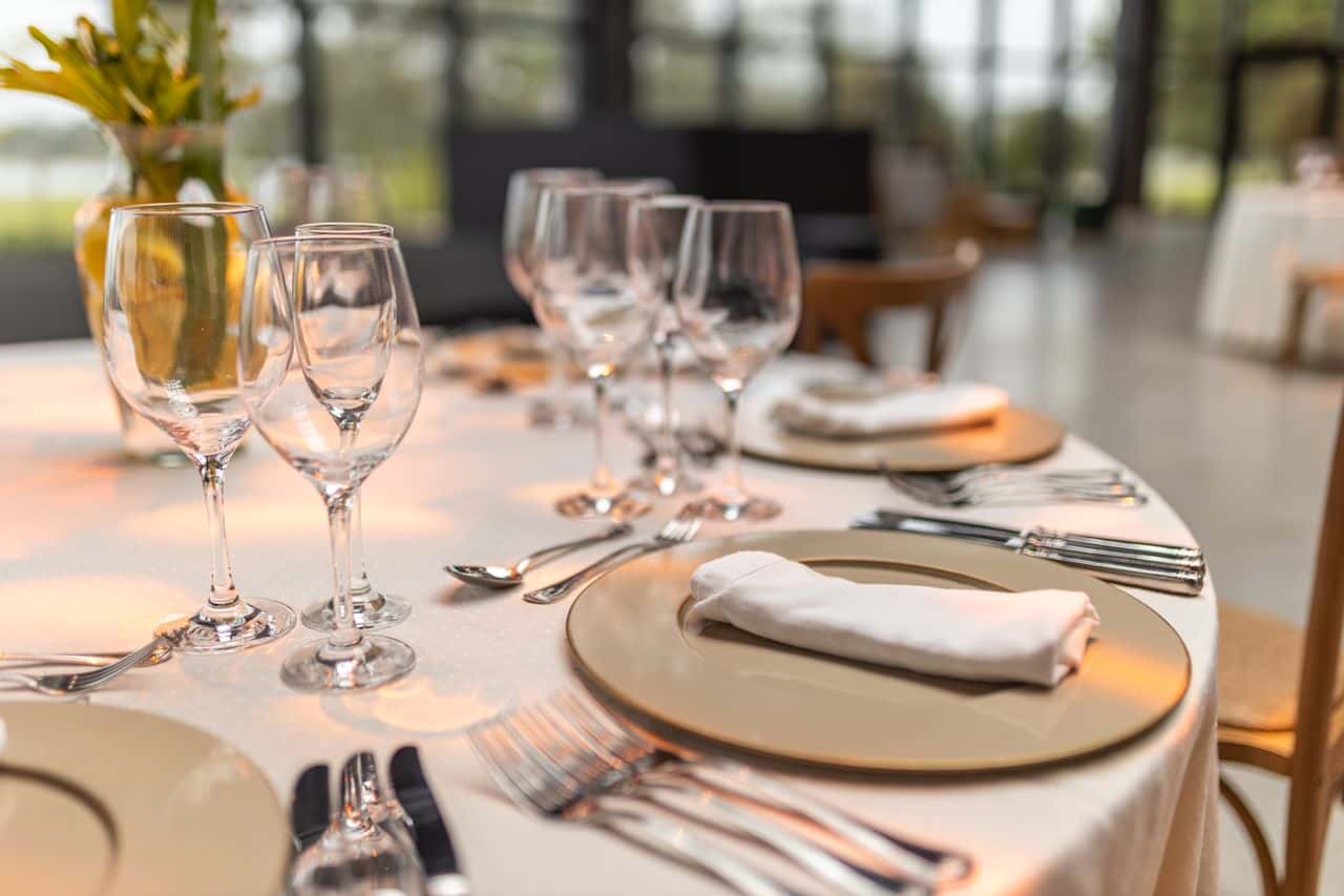 Fine dining table arrangement