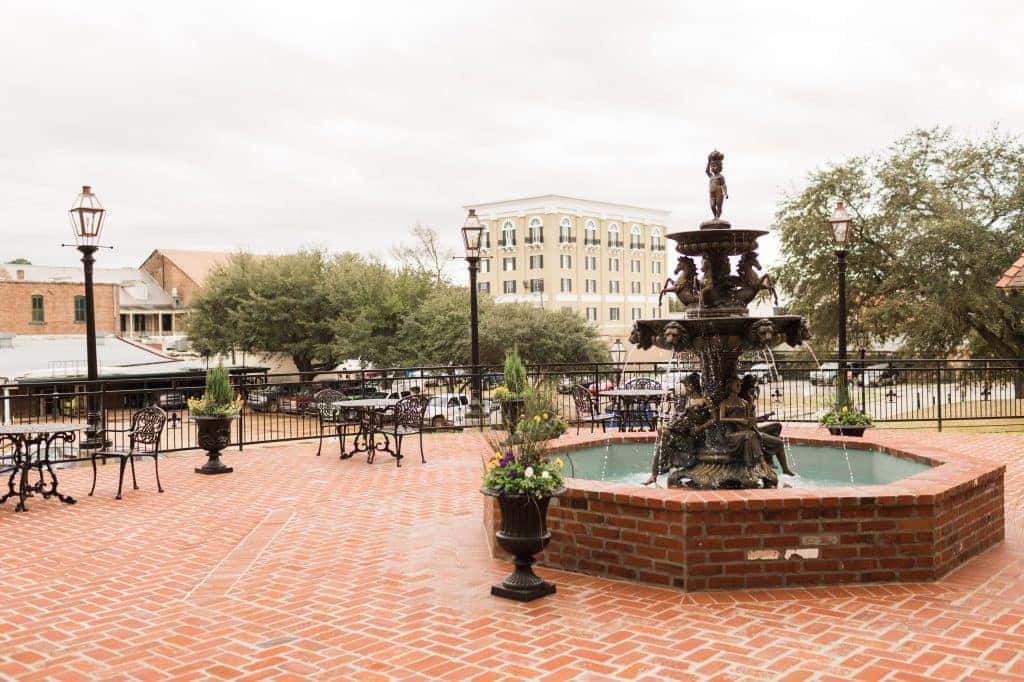Château Saint Denis Hotel courtyard