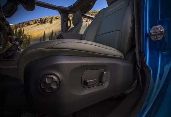 Power Seats on the 2025 Jeep Gladiator Mojave X