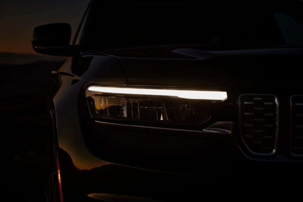 the front headlights of the 2025 Jeep Grand Cherokee
