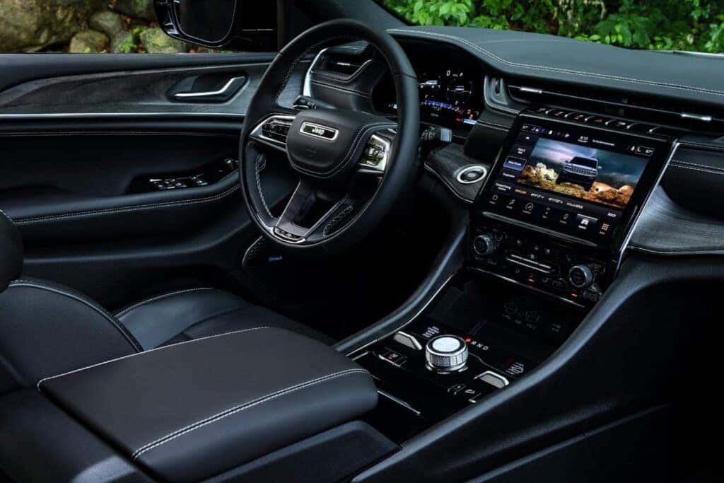 an interior view of the 2025 Jeep Grand Cherokee