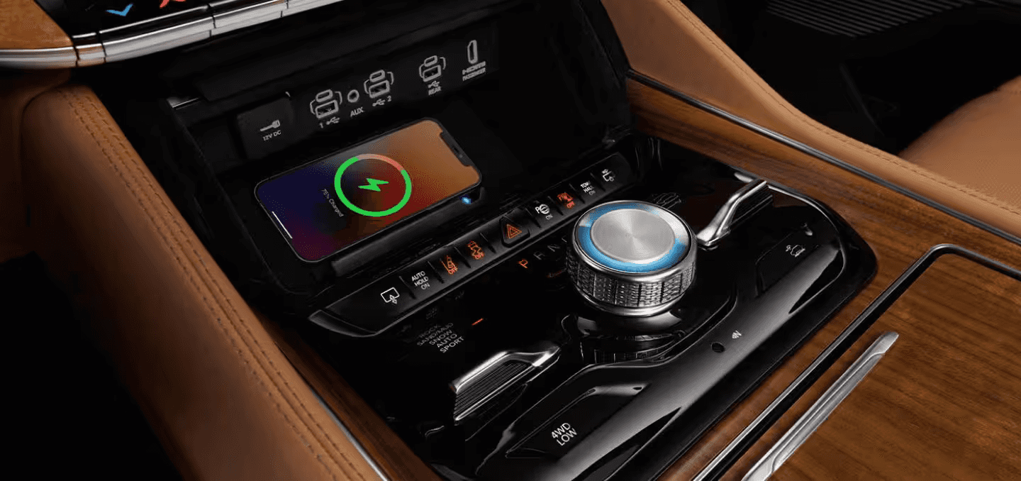 Dashboard tech of the 2026 Jeep Grand Wagoneer