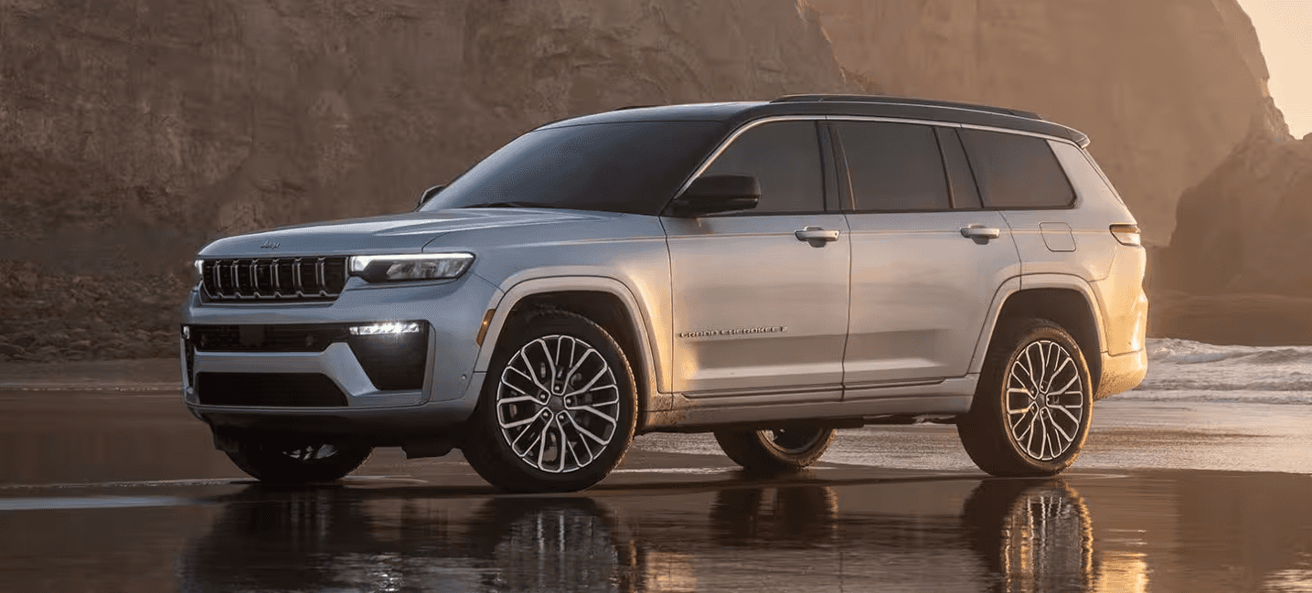 2026-Jeep-Grand-Cherokee-Beach-Photo