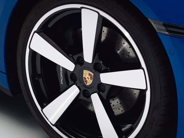 2025 Porsche Macan Electric Turbo photo 28