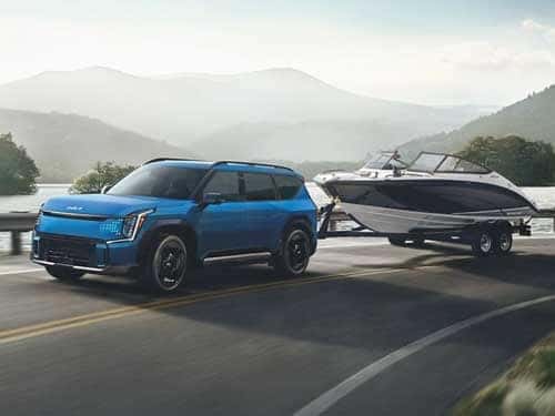 2024 Kia EV9 towing a boat