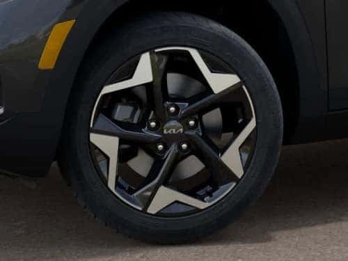 2025 Kia Seltos close up view of wheel