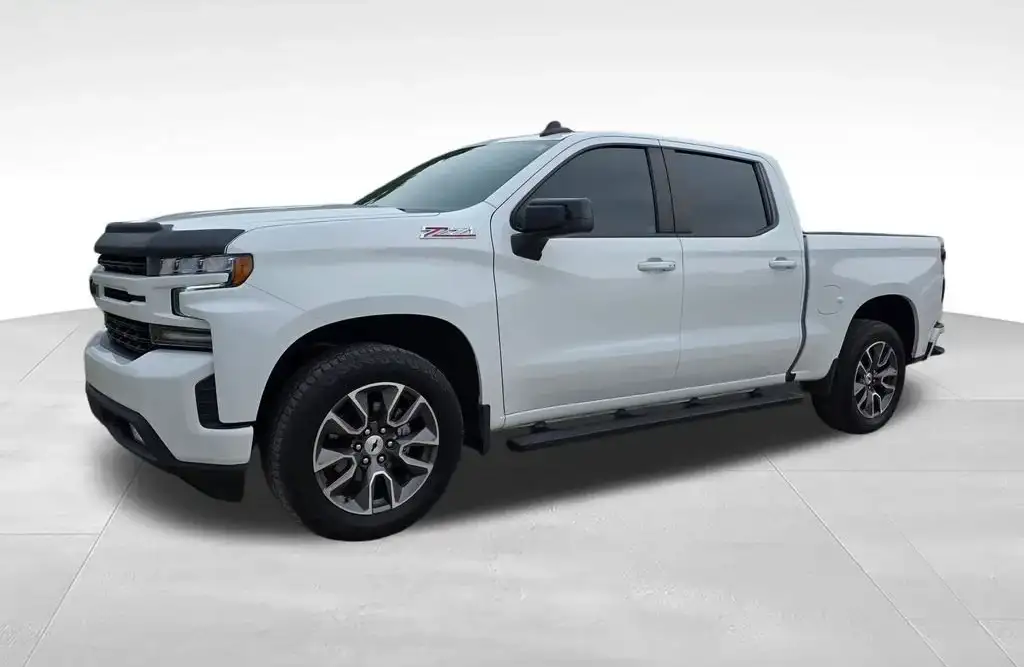 Towing capacity for 1500 Chevy Silverado — 2026 Silverado 1500 at Starling Chevrolet Orlando on South Orange Blossom Trail, available with 5.3L V8 towing up to 11,500 lbs and 6.2L V8 towing up to 13,300 lbs