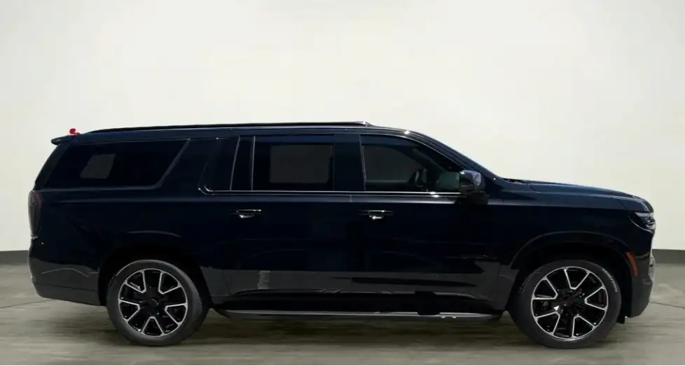 Suburban vs Tahoe comparison — 2026 Chevy Suburban and Tahoe full-size SUVs side by side at Starling Chevrolet in Orlando, FL
