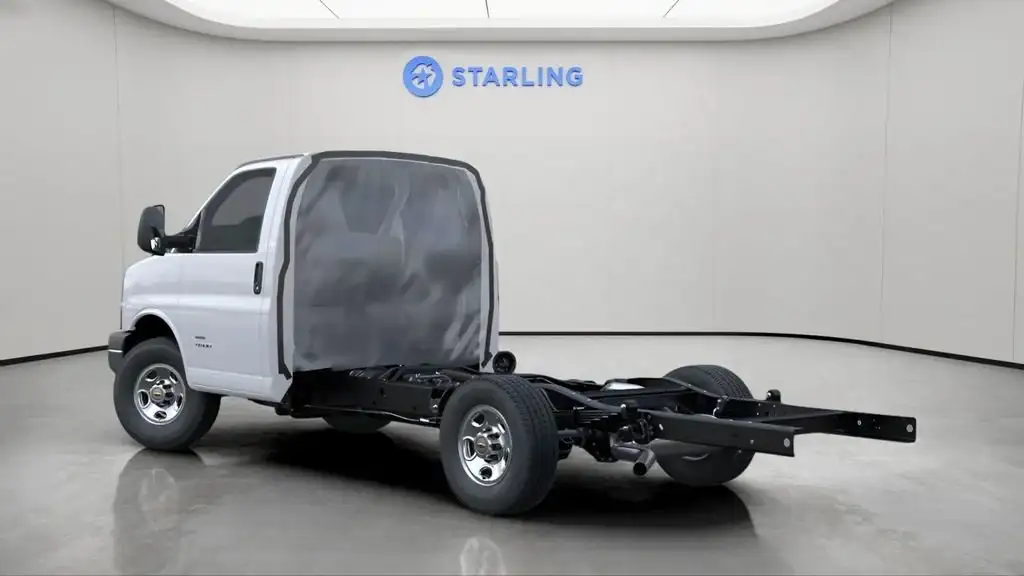 Chevy 3500 towing capacity — Silverado 3500 HD dual rear wheel truck with a gooseneck trailer at Starling Chevrolet in Orlando FL