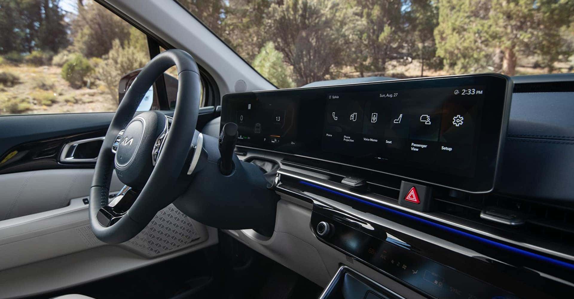 2025 KIA Carnival MPV front screen view