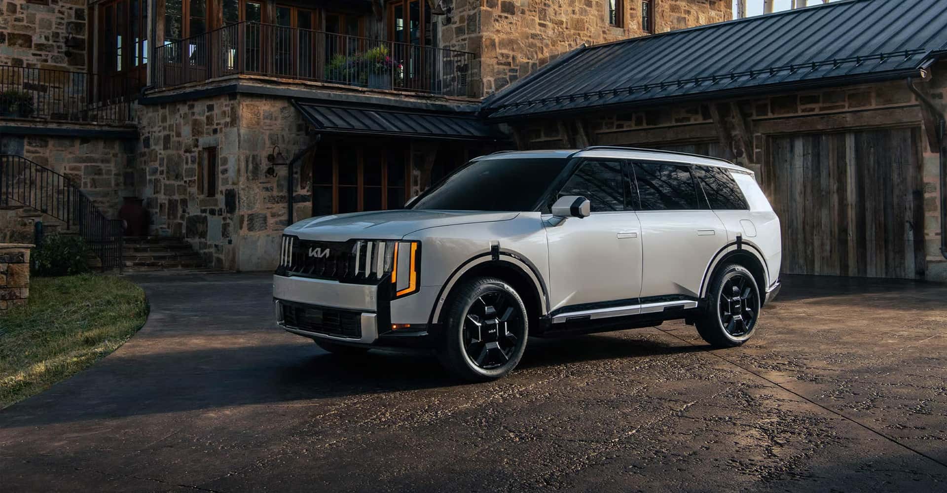 Body color auto-extending door handles (flush when not in use) shown on the SX Prestige in Ivory Silver_