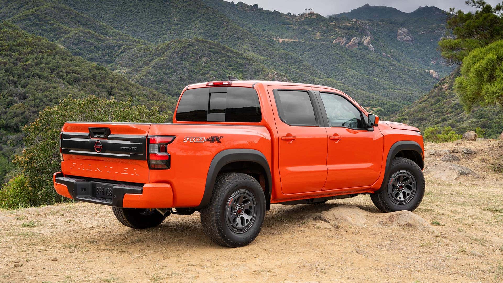 2025-Nissan-Frontier