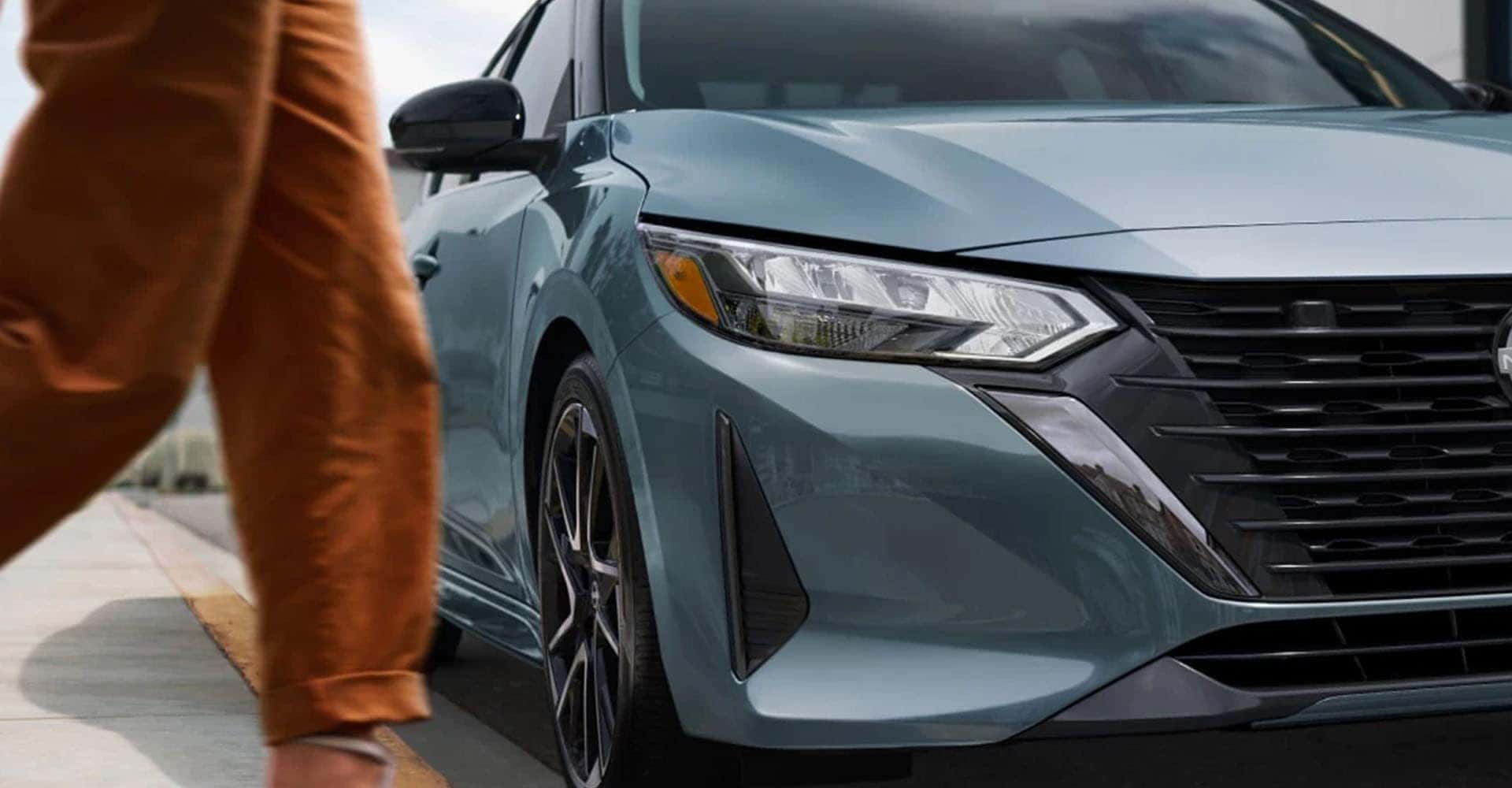 2025-nissan-sentra-gray-front-end-view-parallel-parked (1)
