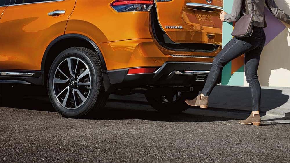 2020-nissan-rogue-hands-free-liftgate
